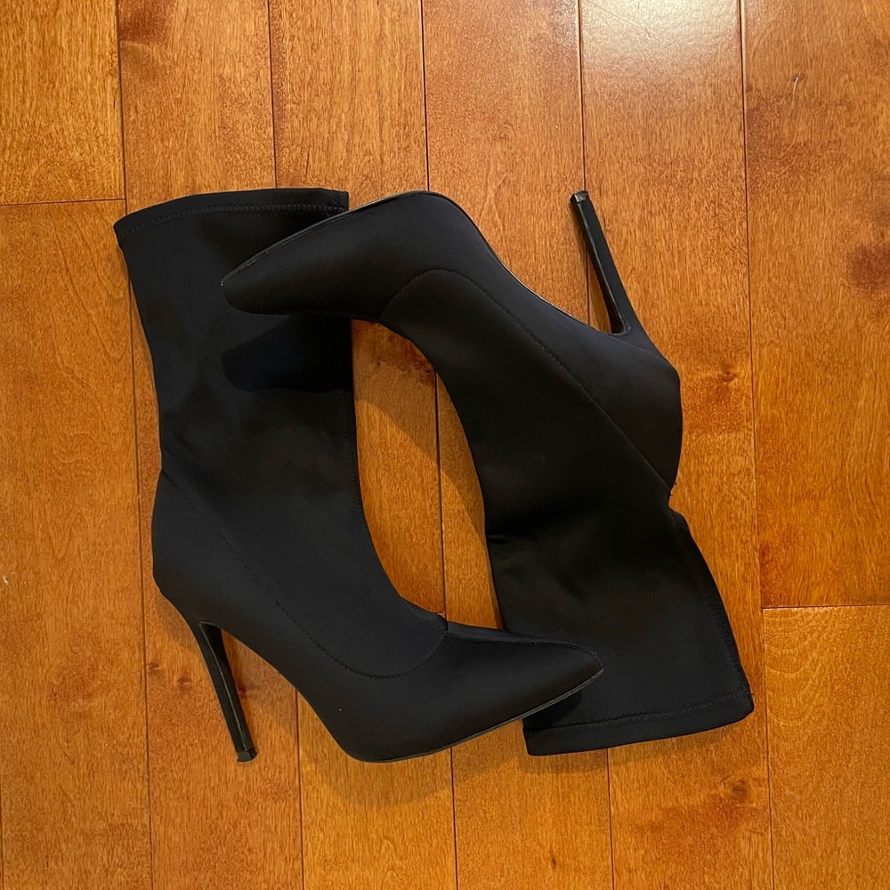 Liliana “Angie” sock boots in black, W 8.5 ankle boots